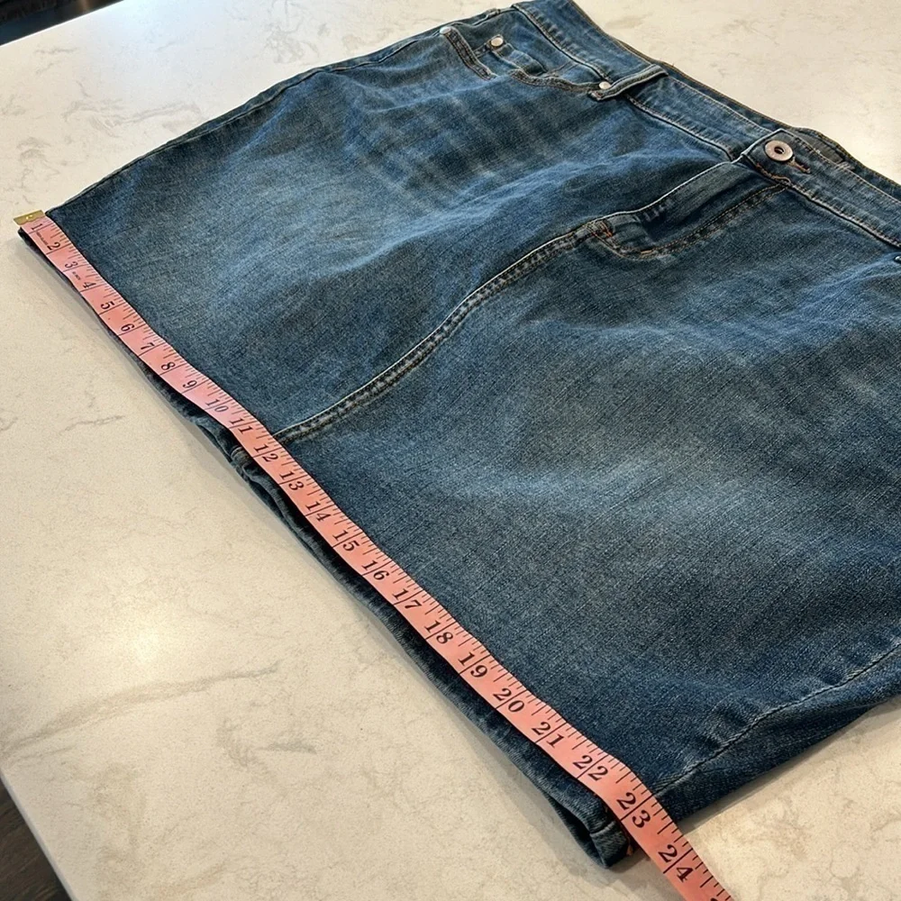 Torrid Mini Denim Straight Skirt Medium Wash Size 24 NWT